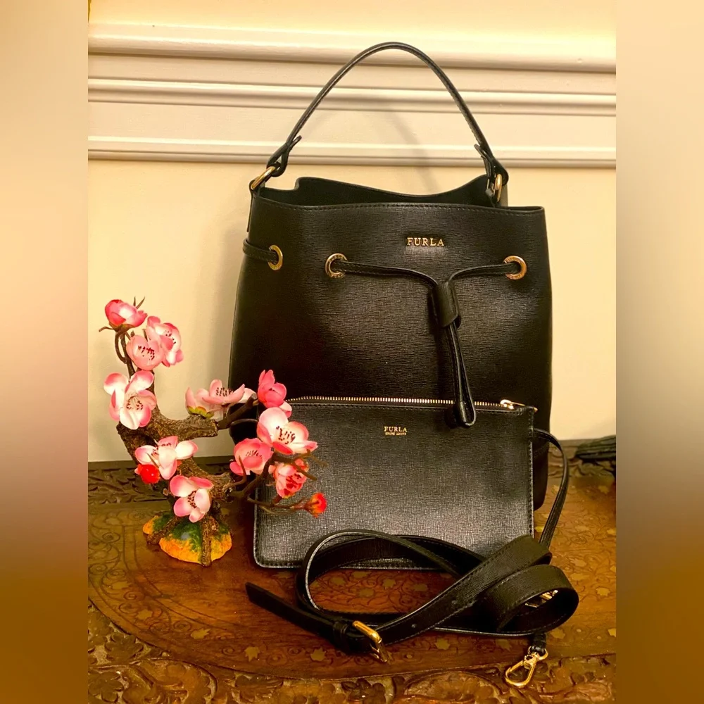 Furla bucket bag with pouch and CB strap